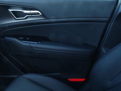 Used 2025 Kia Sportage EX image 16