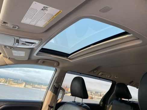Used 2020 Toyota Sienna SE w/ SE Preferred Package FWD image 15