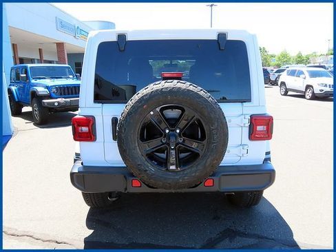 Used 2023 Jeep Wrangler Unlimited Sahara AWD/4WD image 6