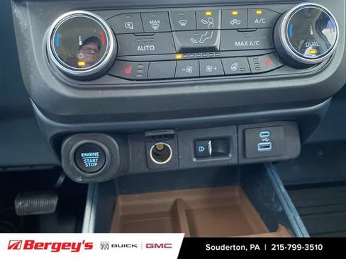 Used 2023 Ford Maverick Lariat w/ Lariat Luxury Package AWD/4WD image 38