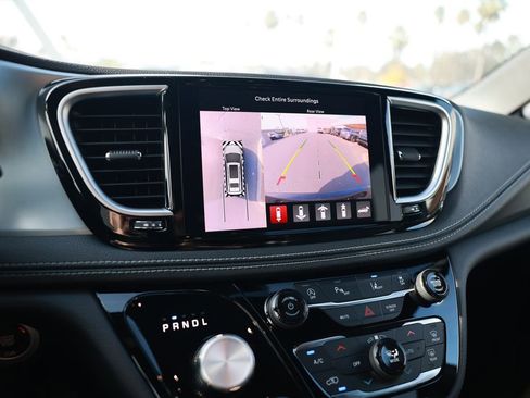 New 2026 Chrysler Pacifica Limited image 19