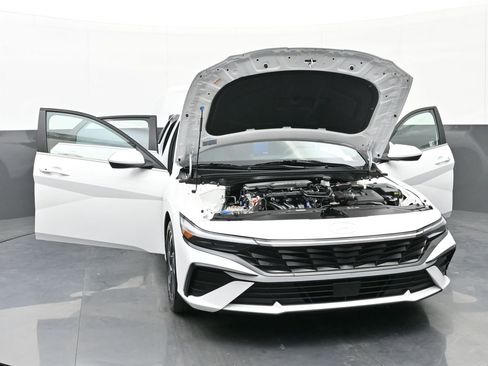 Certified 2024 Hyundai Elantra SEL w/ Convenience Package image 51