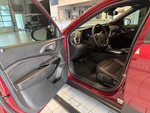 Used 2025 Chevrolet Trax RS w/ Driver Confidence Package FWD image 13