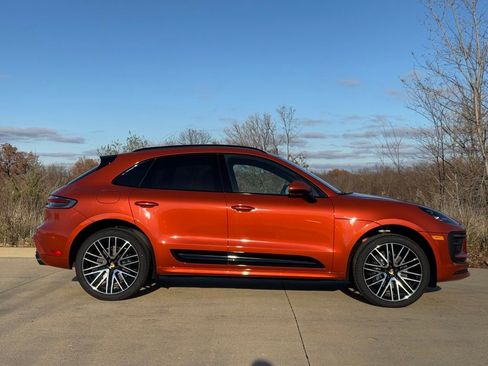 Used 2025 Porsche Macan AWD/4WD image 15