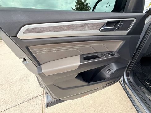 Used 2022 Volkswagen Atlas Cross Sport SE image 21