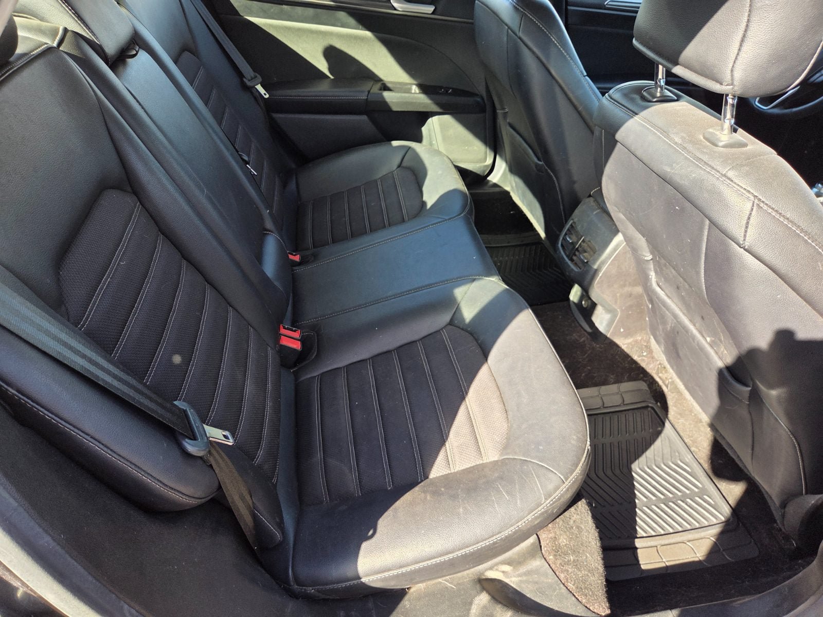 Used 2017 Ford Fusion SE w/ Equipment Group 201A FWD image 11