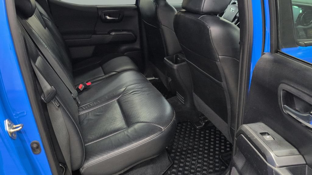Used 2020 Toyota Tacoma TRD Sport AWD/4WD image 21