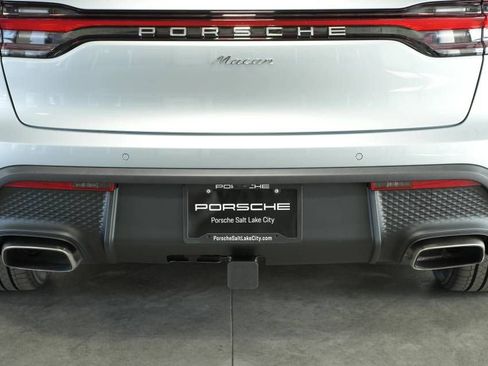 Certified 2025 Porsche Macan AWD/4WD image 39