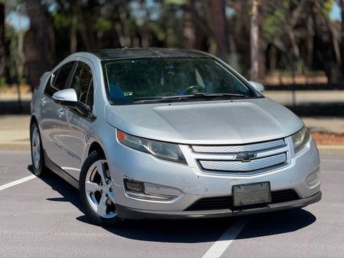 Used 2012 Chevrolet Volt Premium w/ Premium Trim Package FWD image 2