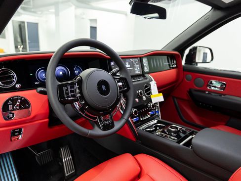 New 2026 Rolls-Royce Cullinan AWD/4WD image 34