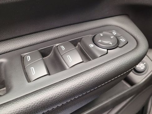 Used 2024 GMC Terrain SLT image 27