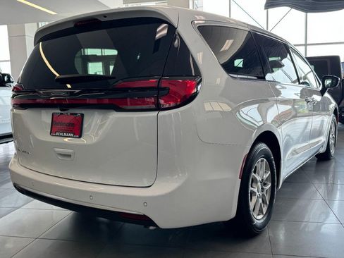 New 2027 Chrysler Pacifica Select w/ Family Tech Group FWD image 4
