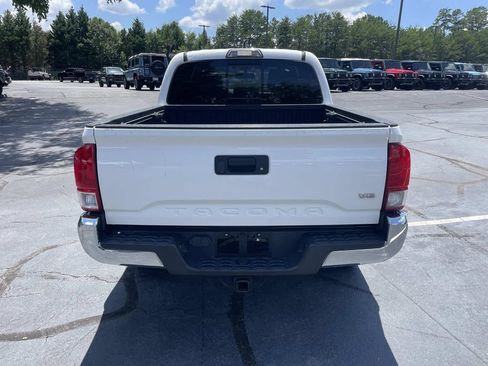Used 2017 Toyota Tacoma TRD Off-Road w/ Tow Package (A/T) AWD/4WD image 4