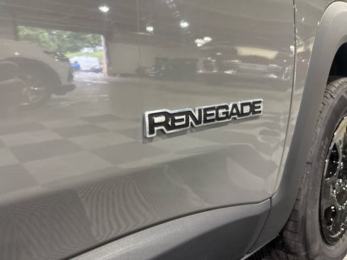 Used 2020 Jeep Renegade Sport w/ UConnect 7.0 Group FWD image 22