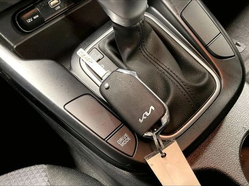 Used 2025 Kia Soul LX FWD image 12
