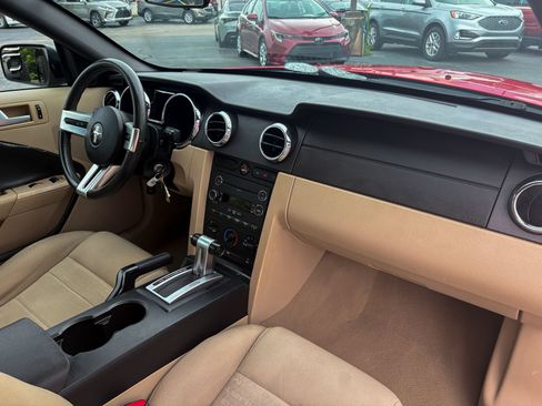 Used 2009 Ford Mustang Convertible RWD image 17