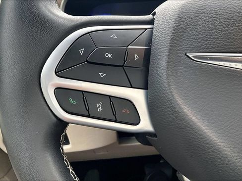 Used 2023 Chrysler Voyager LX FWD image 11