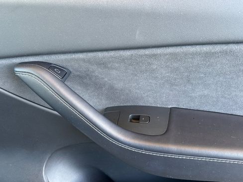 Used 2021 Tesla Model Y Long Range image 20