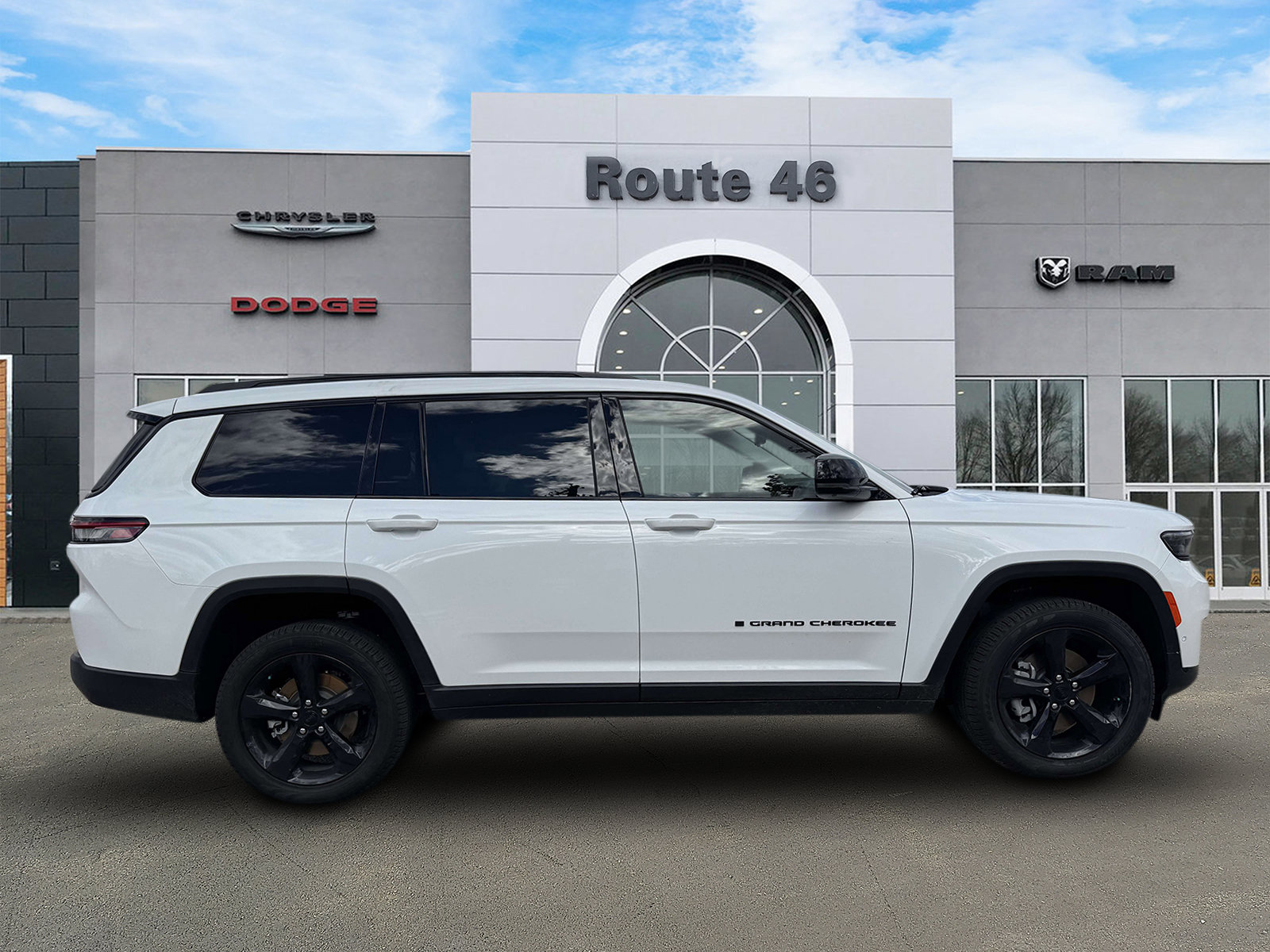 Used 2023 Jeep Grand Cherokee L Limited w/ Luxury Tech Group II AWD/4WD image 6