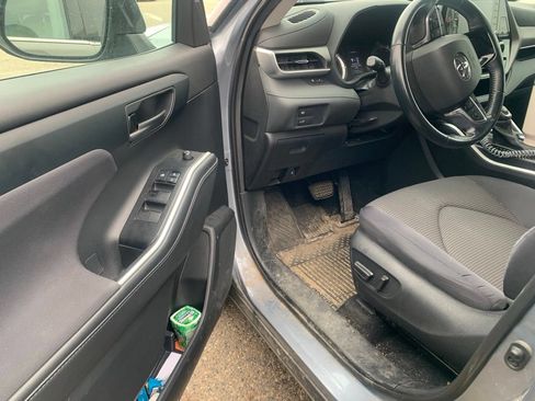 Used 2021 Toyota Highlander LE AWD/4WD image 8