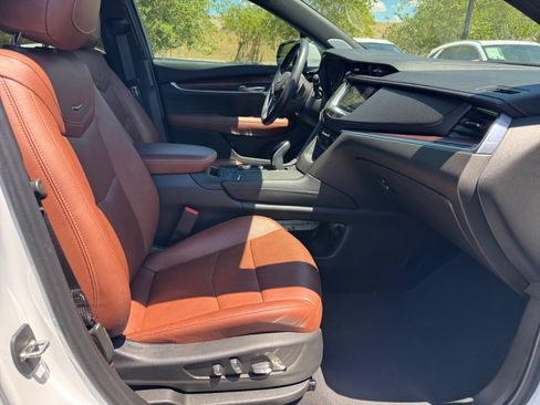 Used 2022 Cadillac XT5 Premium Luxury w/ Technology Package FWD image 19