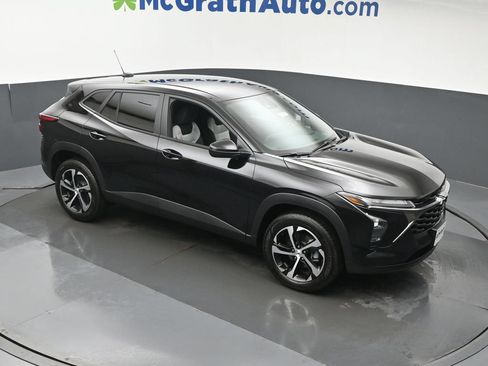 New 2026 Chevrolet Trax RS w/ Driver Confidence Package FWD image 3
