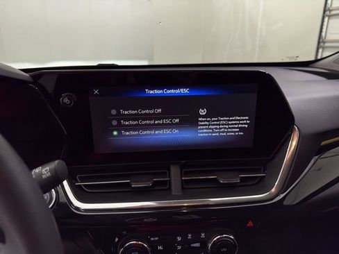 Used 2025 Chevrolet Trax ACTIV w/ Sunroof Package image 28