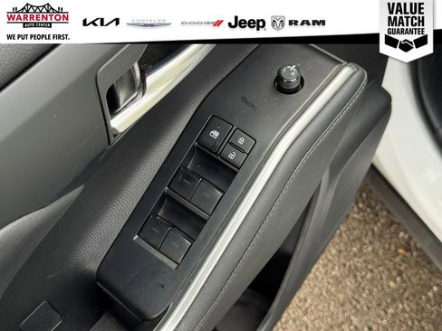 Used 2023 Toyota Highlander XLE image 19