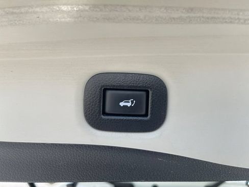 Used 2018 Nissan Rogue SV FWD image 20