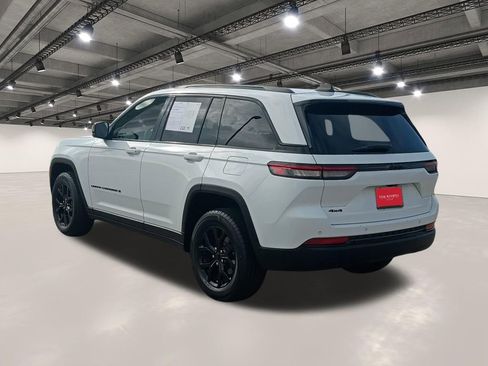 Used 2024 Jeep Grand Cherokee Altitude AWD/4WD image 14