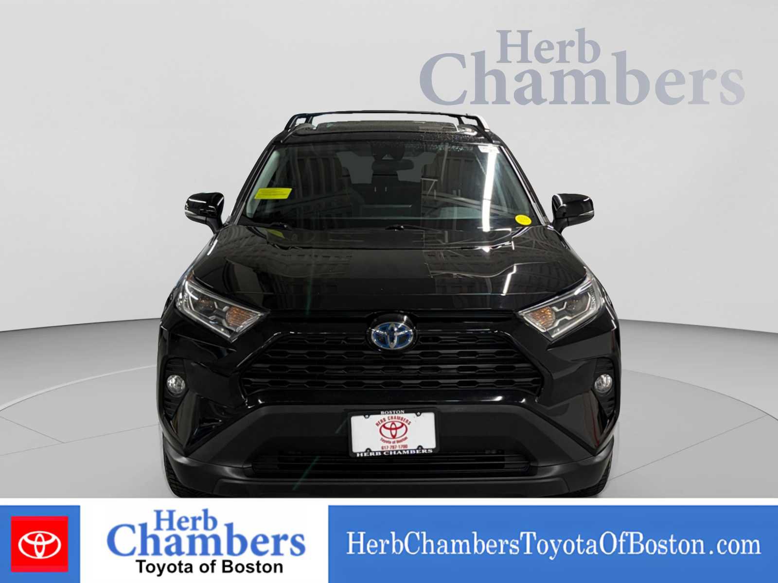 Used 2021 Toyota RAV4 XLE w/ Convenience Package AWD/4WD image 2