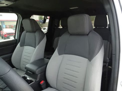 Used 2025 Toyota Tacoma TRD Sport AWD/4WD image 19