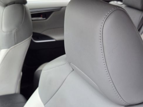 Used 2020 Toyota RAV4 XLE Premium FWD image 11
