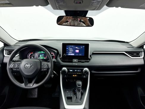 Used 2025 Toyota RAV4 LE AWD/4WD image 20