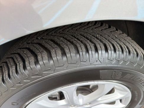 Used 2019 Chevrolet Equinox LT image 6