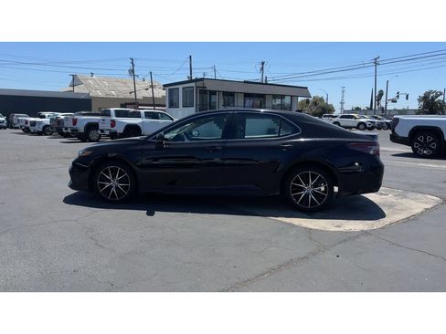 Used 2024 Toyota Camry SE FWD image 8
