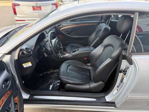 Used 2009 Mercedes-Benz CLK 550 Coupe w/ Premium I Pkg image 12