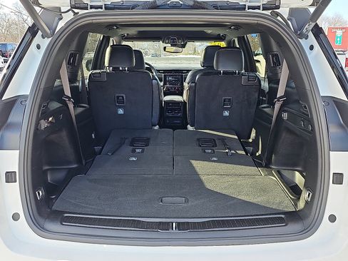 Used 2022 Jeep Grand Cherokee L Laredo image 29