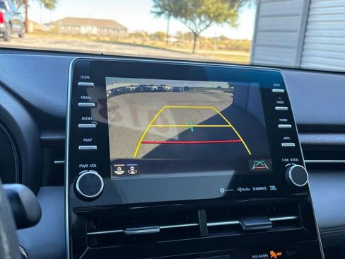 Used 2020 Toyota Avalon Limited image 10