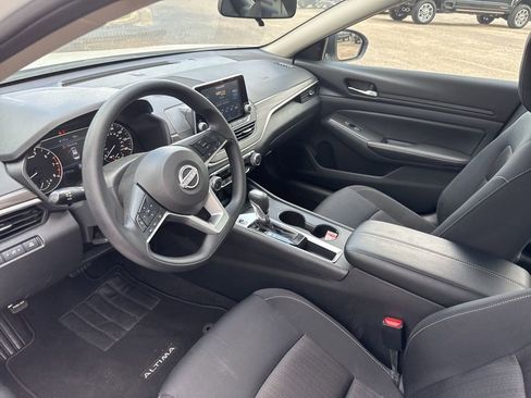 Used 2025 Nissan Altima 2.5 SV FWD image 30