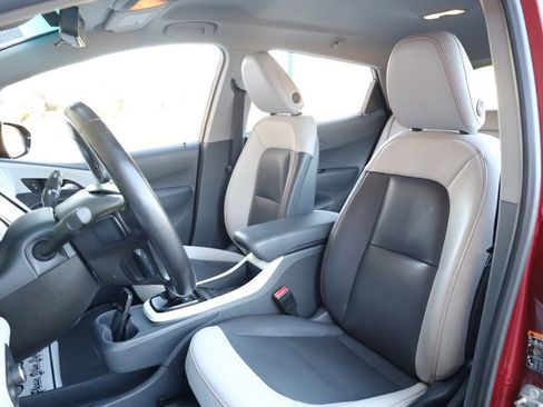 Used 2019 Chevrolet Bolt Premier w/ Infotainment Package image 15