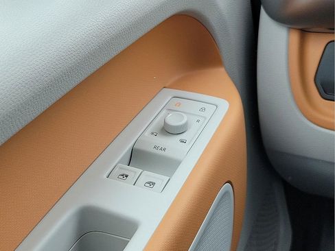 Used 2025 Volkswagen ID. Buzz 1st Edition AWD/4WD image 13