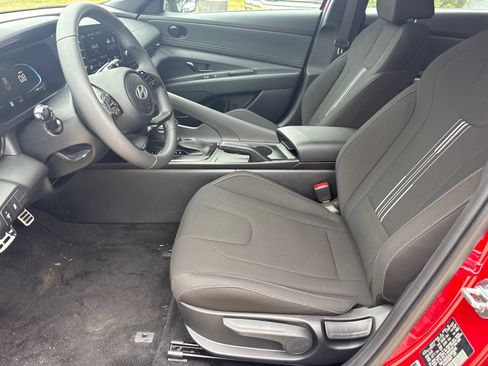 Certified 2025 Hyundai Elantra Sport FWD image 9
