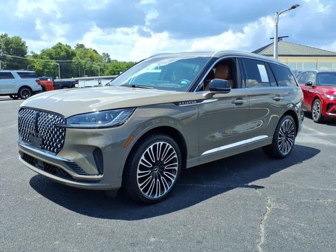 Used 2025 Lincoln Aviator Black Label AWD/4WD image 4