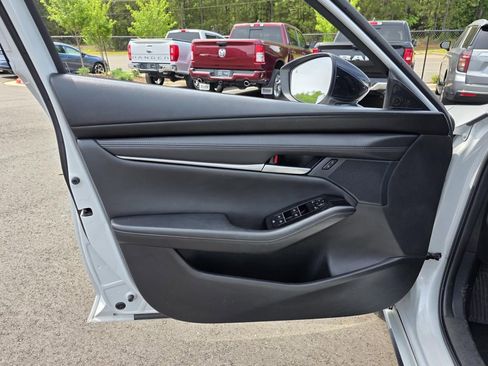 Used 2024 MAZDA MAZDA3 s FWD image 11