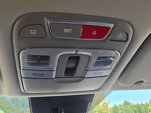 Used 2025 Kia Telluride S FWD image 37