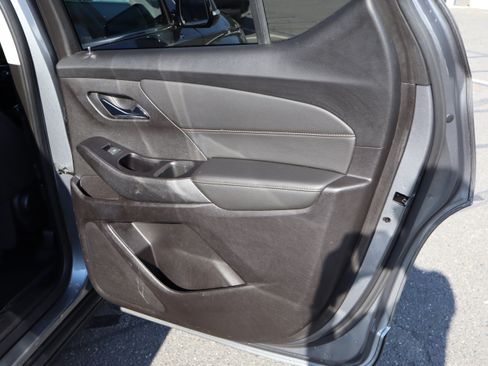 Used 2019 Chevrolet Traverse LT FWD image 34