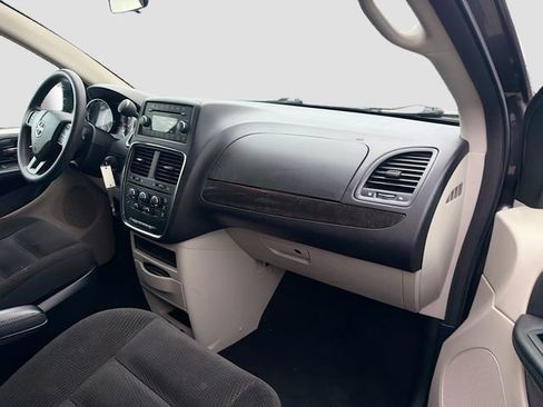 Used 2017 Dodge Grand Caravan SE image 27