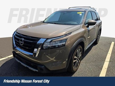 Used 2024 Nissan Pathfinder Platinum w/ Cargo Package AWD/4WD image 1