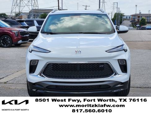 Used 2024 Buick Encore GX Sport Touring FWD image 2